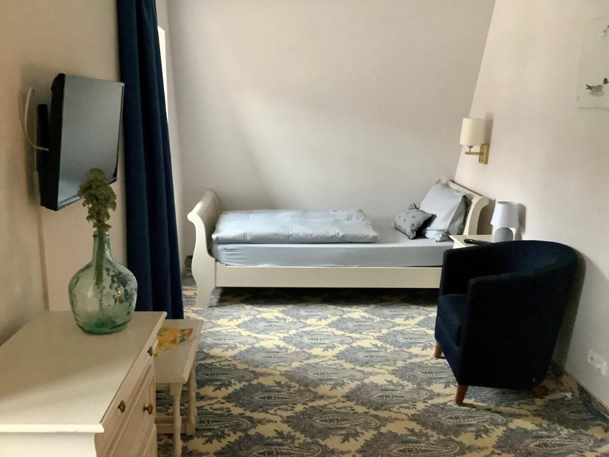 Strandhotel Berg ベルク・アム・シュタルンバーガー・ゼー エクステリア 写真