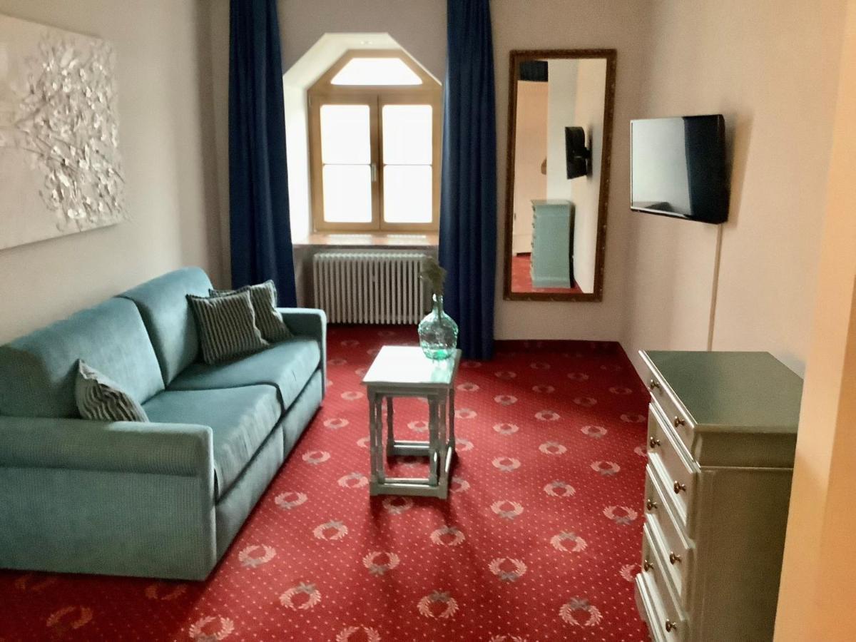 Strandhotel Berg ベルク・アム・シュタルンバーガー・ゼー エクステリア 写真