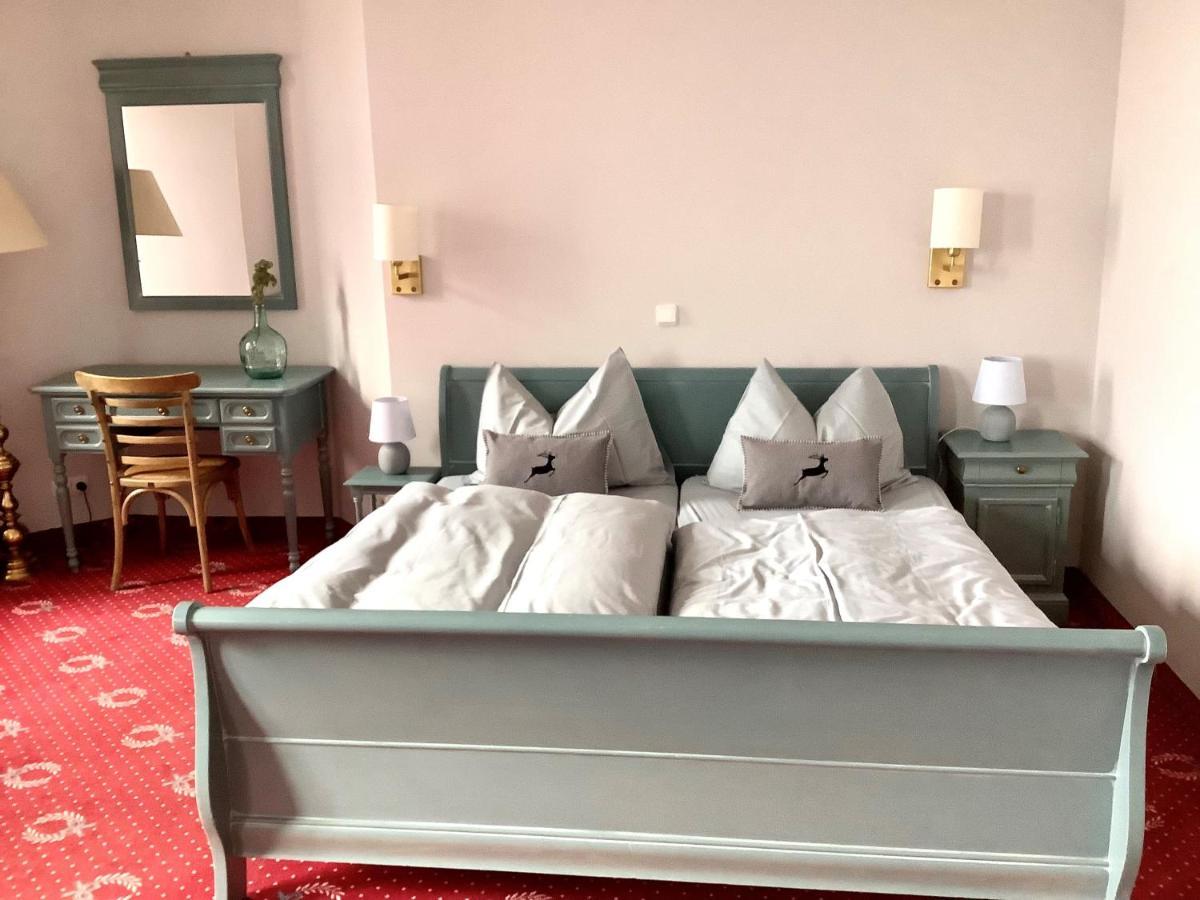 Strandhotel Berg ベルク・アム・シュタルンバーガー・ゼー エクステリア 写真